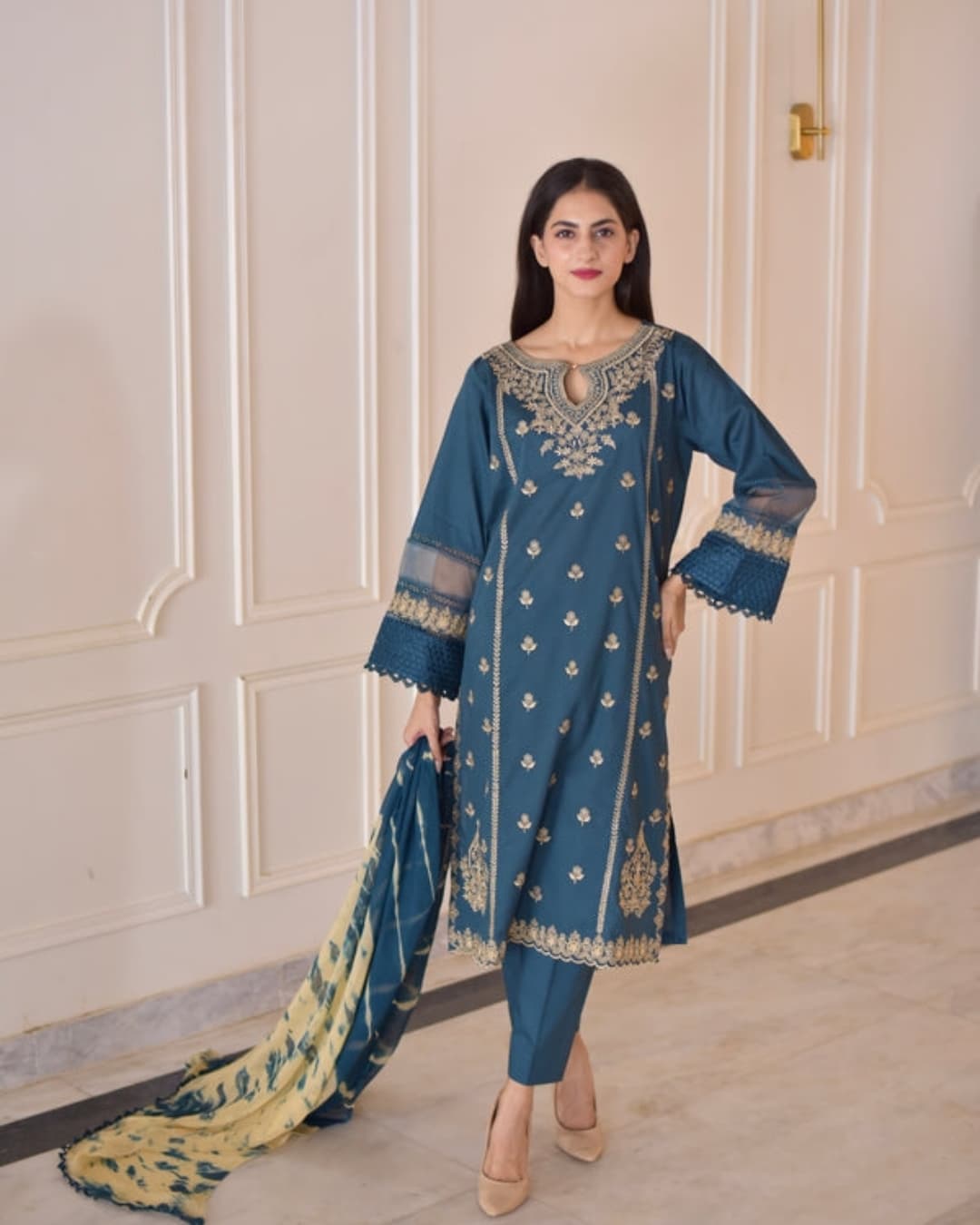 বিলাসী এমব্রয়ডারি থ্রি-পিস